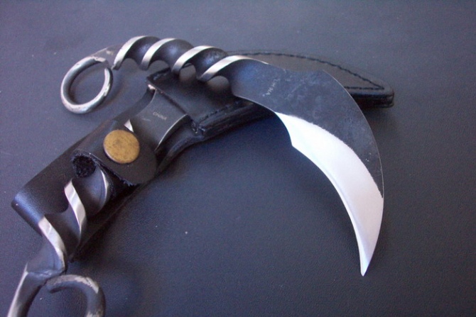 Claw-like Knife NK-Z942
